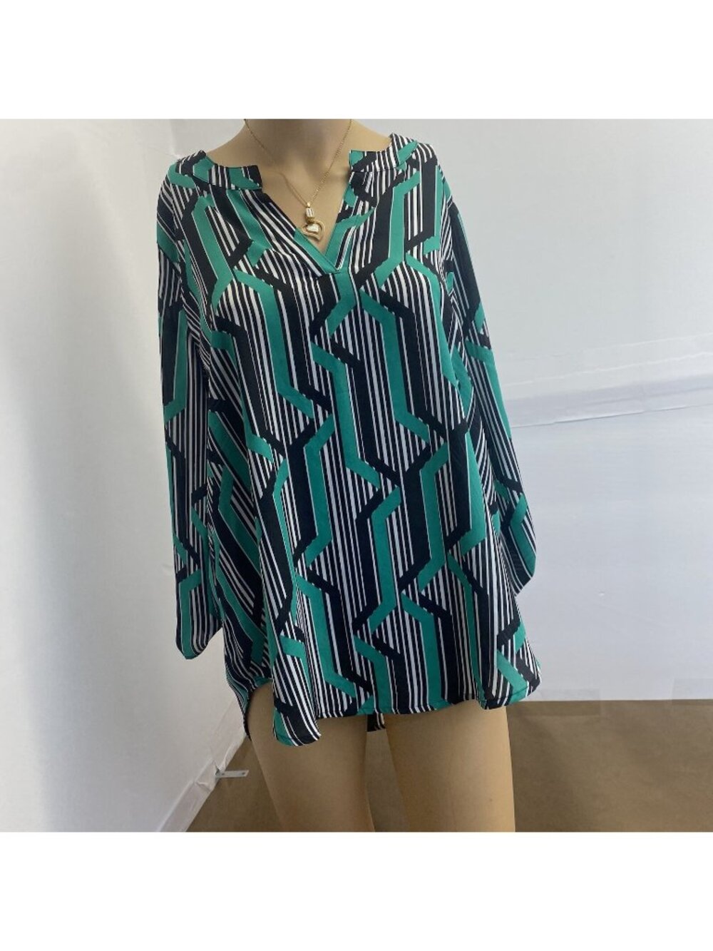 Est. 1946 Womens Black/White/green 3/4 Sleeve V-Neck Striped Tunic Top Size S